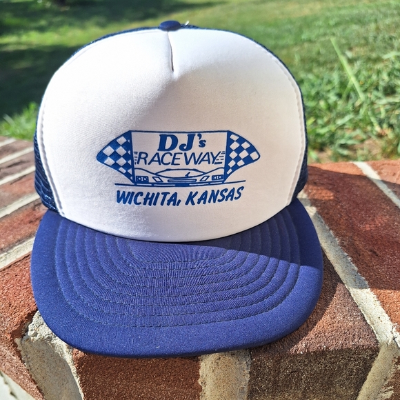Vintage snap back DJ's Raceway 🏁 🏎 Wichita Kansas trucker hat - Picture 2 of 11